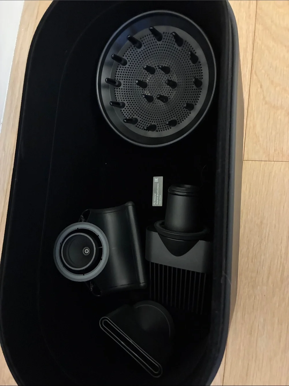 Dyson hairdryer box and accessories (*4)